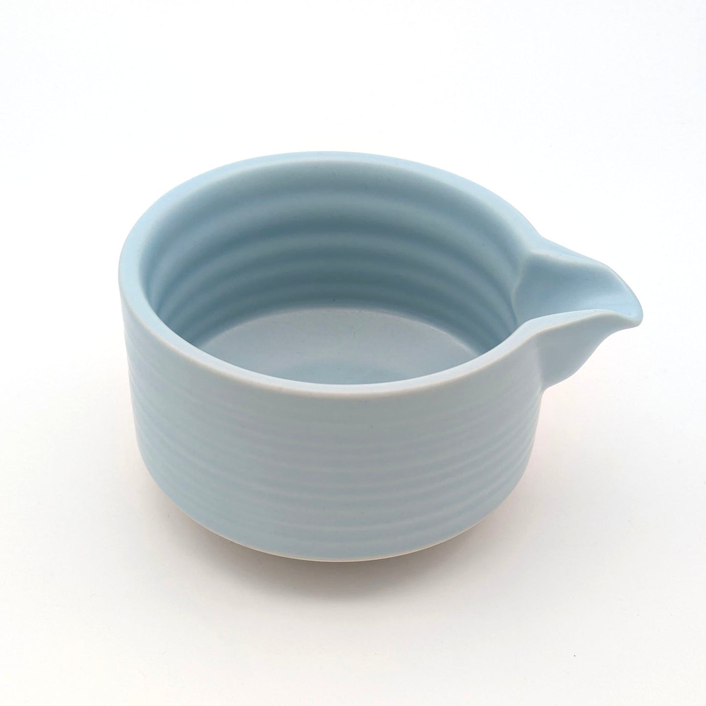 Tiefe Matchaschale mit Ausguss